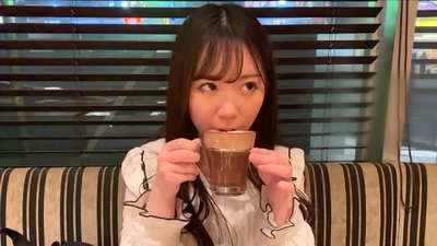 Она је пријатељица која је припадала истом клубу на универзитету. И она је најатрактивнија девојка у клубу. Ово је јапанска секси атмосфера.